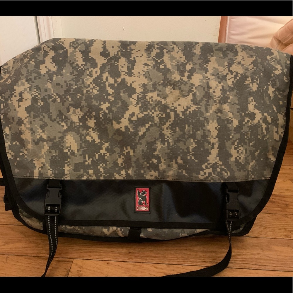 Chrome 47L Messenger bag